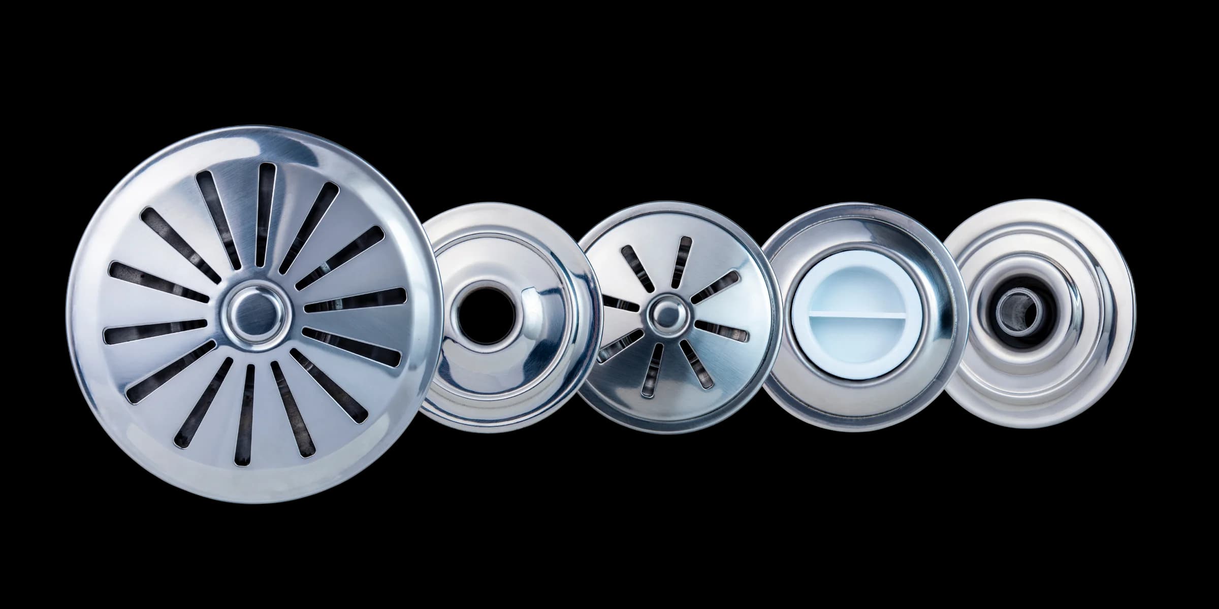 Peças de piscina em aço inox fabricadas pela Hisbras — dispositivos de aspiração e retorno